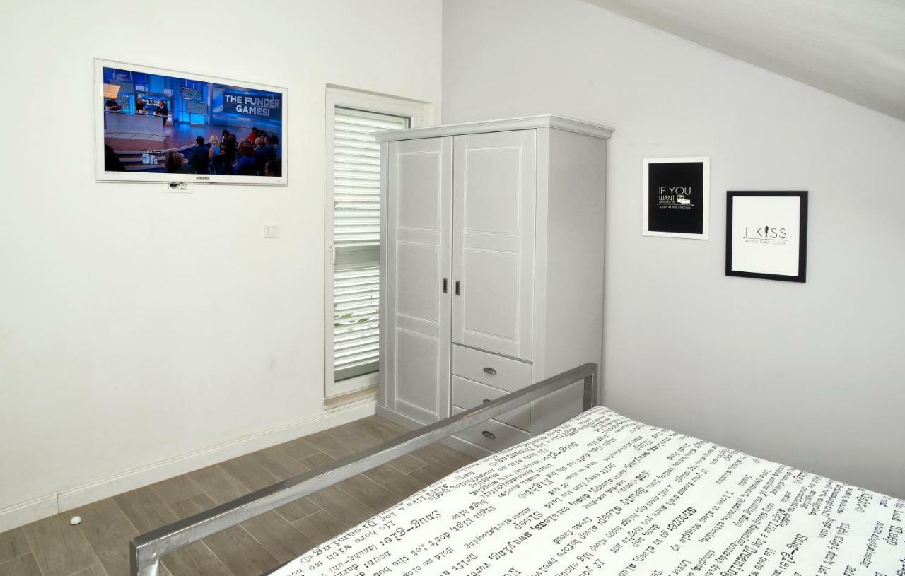Apartment Holiday In Подстрана Екстериор снимка