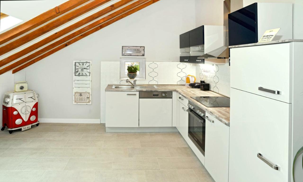 Apartment Holiday In Подстрана Екстериор снимка